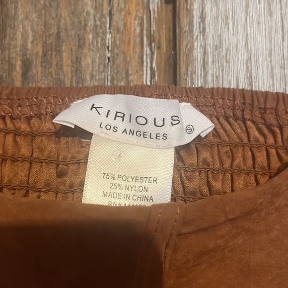 NWT KIRIOUS LOS ANGELES CROP TOP BLOUSE. SIZE SMALL - Picture 2 of 6